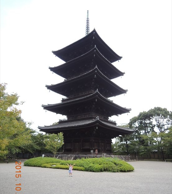 12五重塔と娘