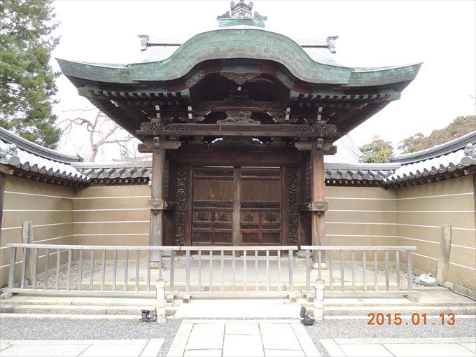 20勅使門（前側から）