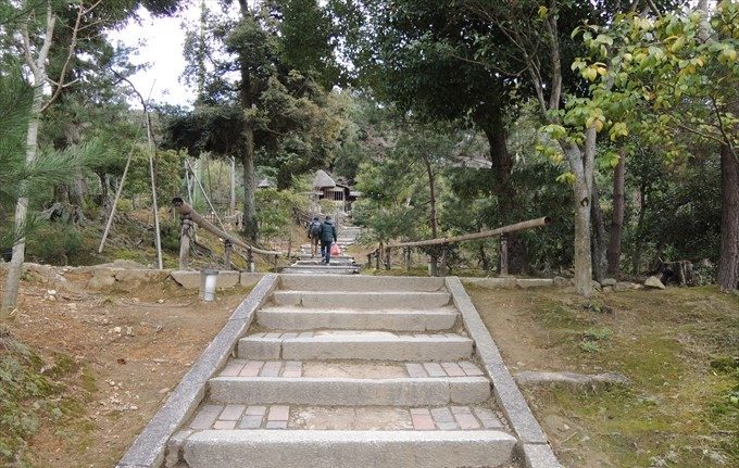 27傘亭へ続く道