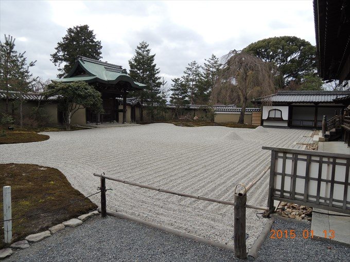 20勅使門と波心庭3