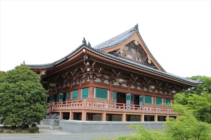 12金堂の側面