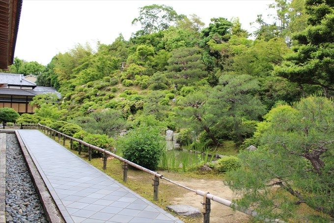 33名称庭園への道