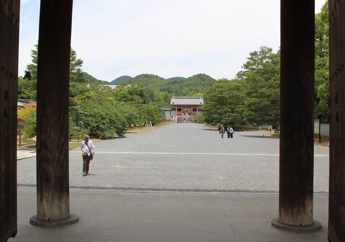 7二王門をくぐる