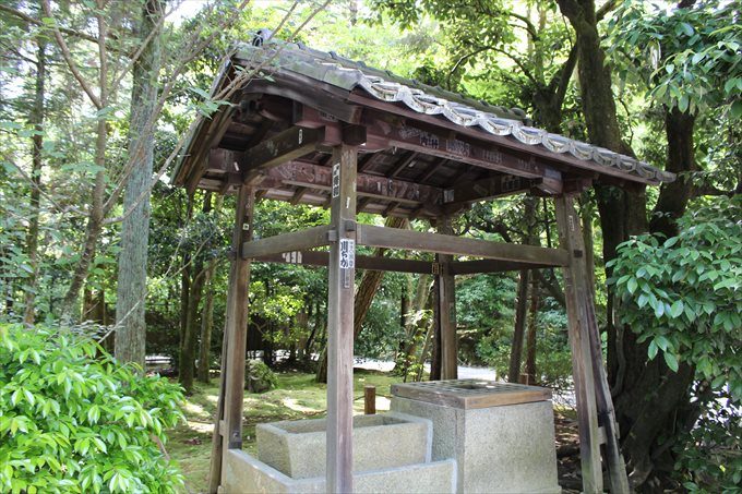 8参道からの風景の井戸