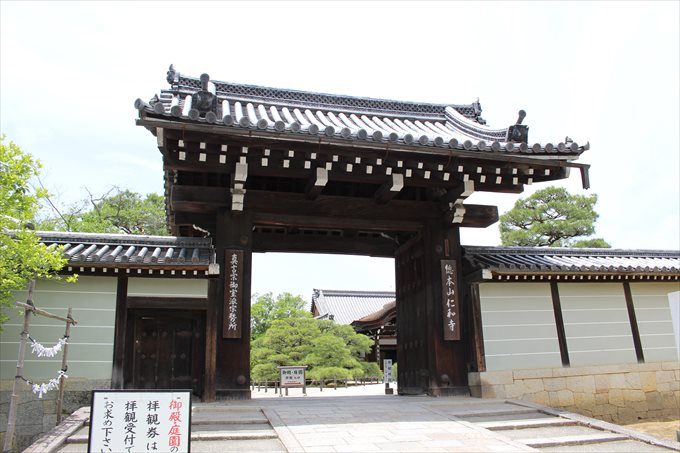 10本坊表門