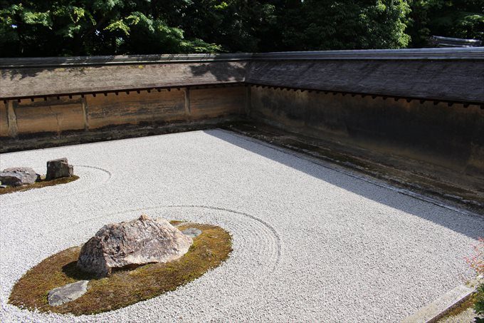 27龍安寺石庭の油土塀