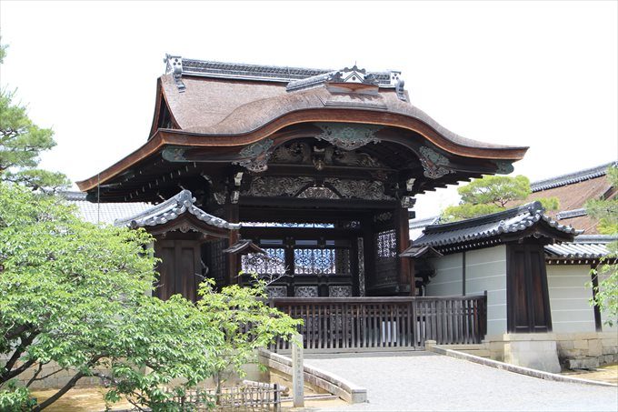 9勅使門2
