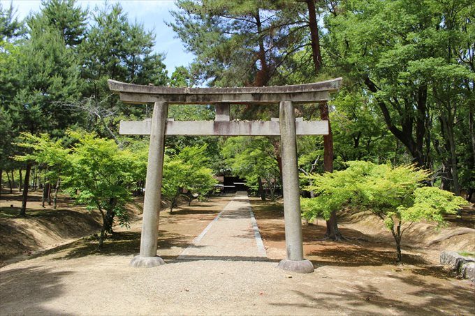 68九所明神拝殿の鳥居