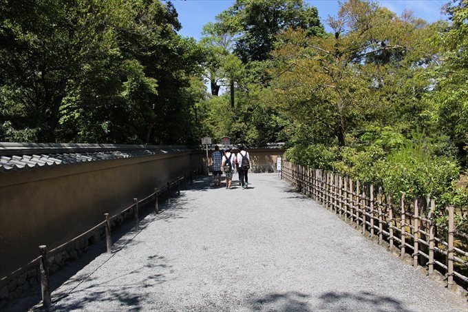 13参拝門をくぐる