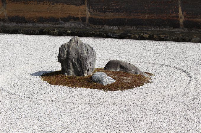 22石庭の石（中央）