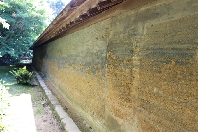 38油土塀の外側