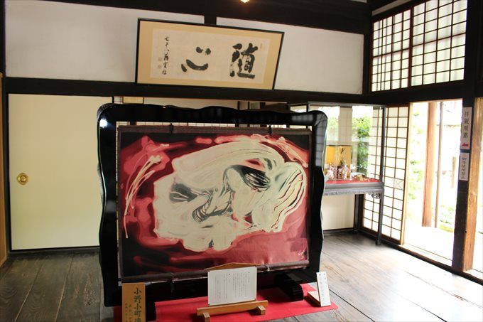 16売店横の屏風