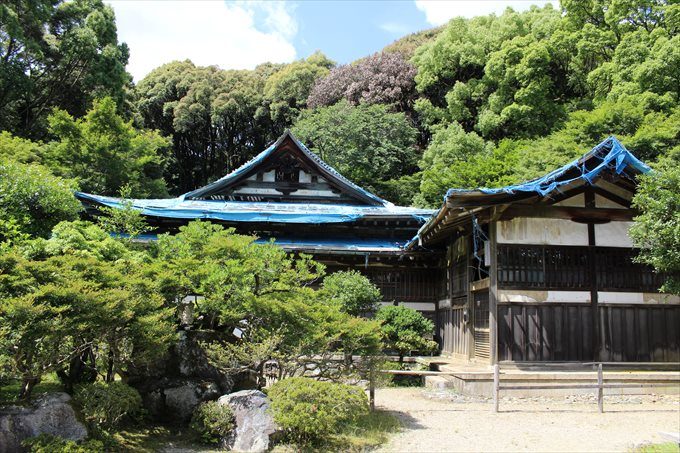 30旧伝法学院の奥にある壊れた建物
