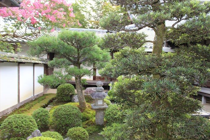 25別の中庭