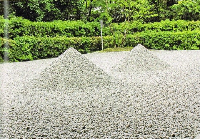 4方丈南庭の盛砂