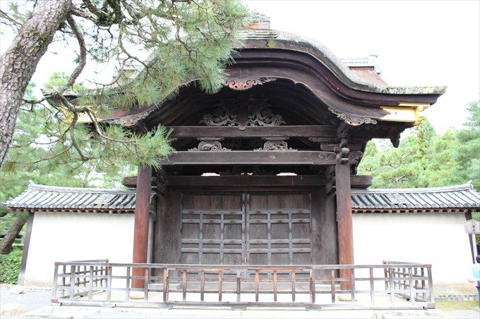 7勅使門2