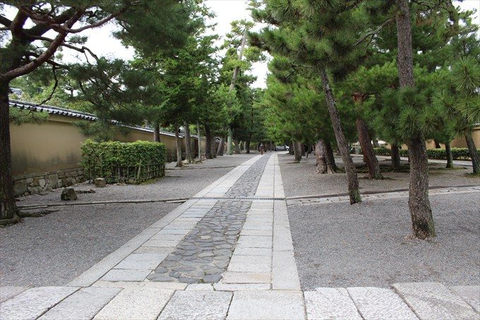 37宗務本所のあたりから西側へ