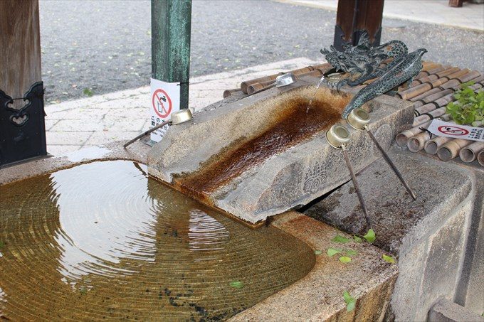 13手水舎アップ