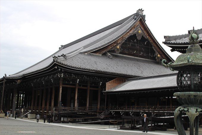 18御影堂の右側面
