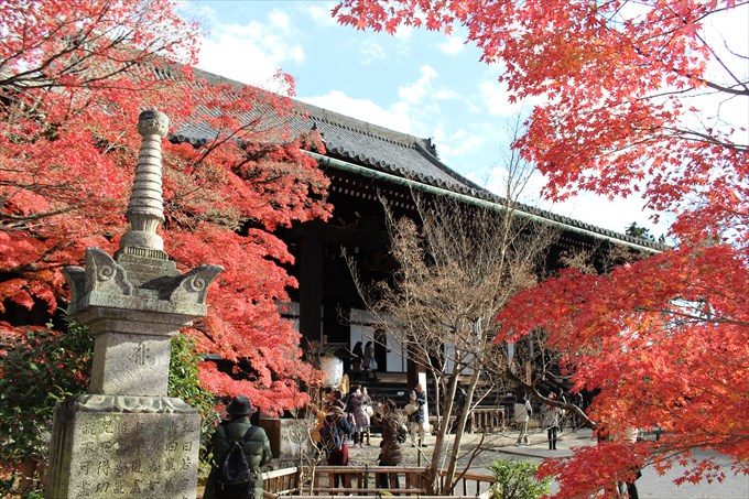 15本堂と紅葉