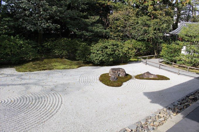 34方丈の庭園(奥に通路)