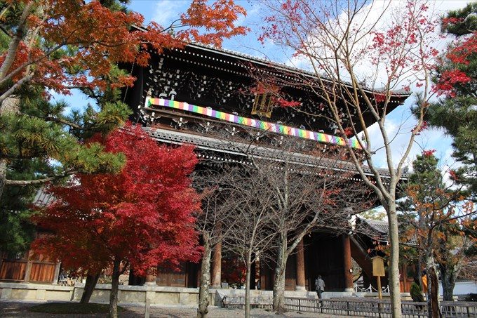 5金戒光明寺の三門(表側)と紅葉