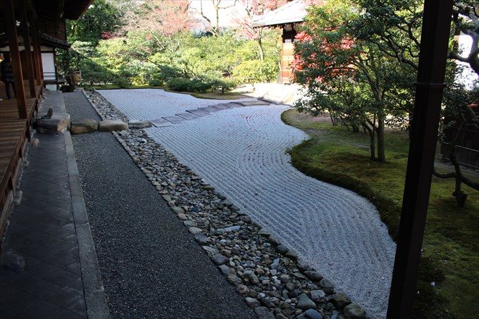 40納骨堂のある庭(方丈の北側)