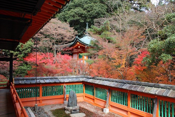 23本堂東側から弁天堂方面
