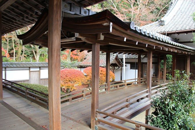 31霊殿と宸殿の渡り廊下(宸殿側から振り返って)