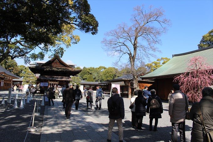 3城南鳥居をくぐった境内