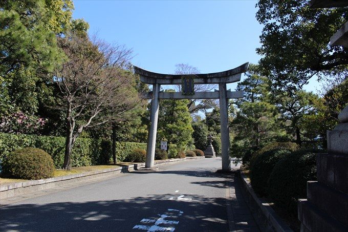 75城南宮の西の鳥居