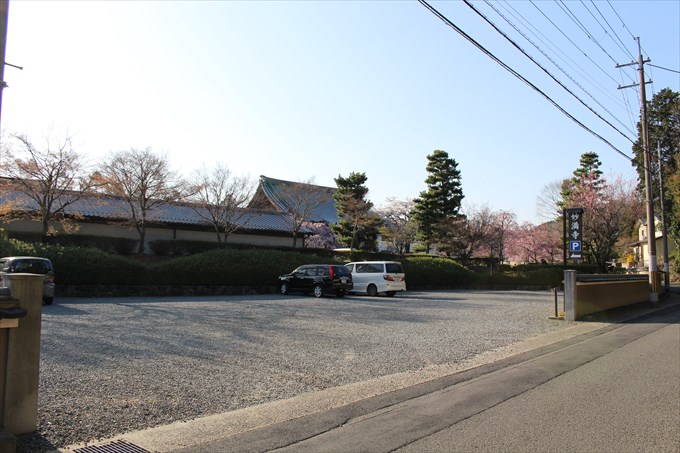 38妙満寺の駐車場2