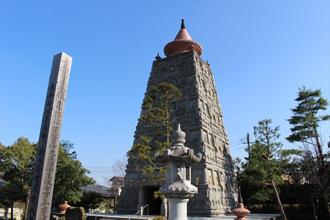 12妙満寺の仏舎利塔