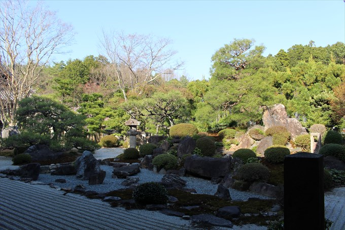 23妙満寺の雪の庭