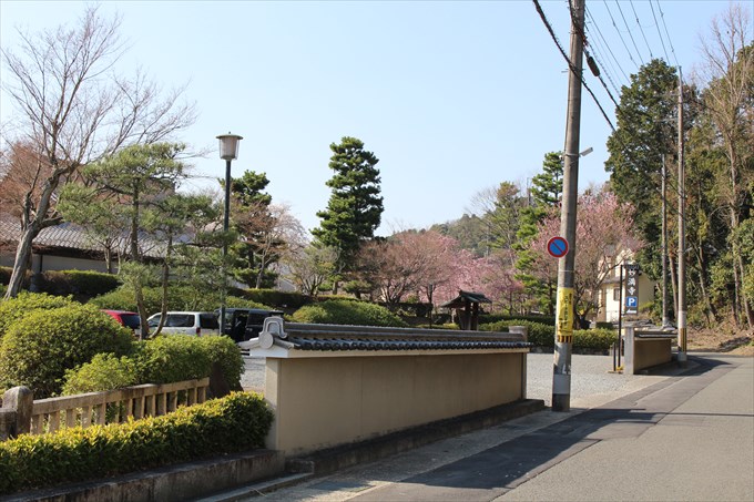 37妙満寺の駐車場1