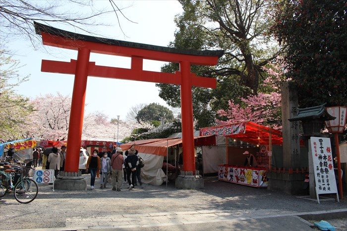 61平野神社の西鳥居