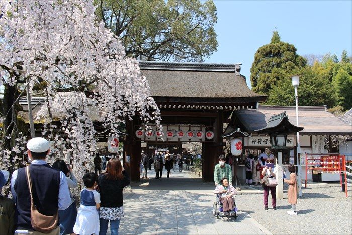 11平野神社の神門