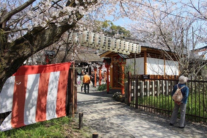 50平野神社境内へ入る入り口