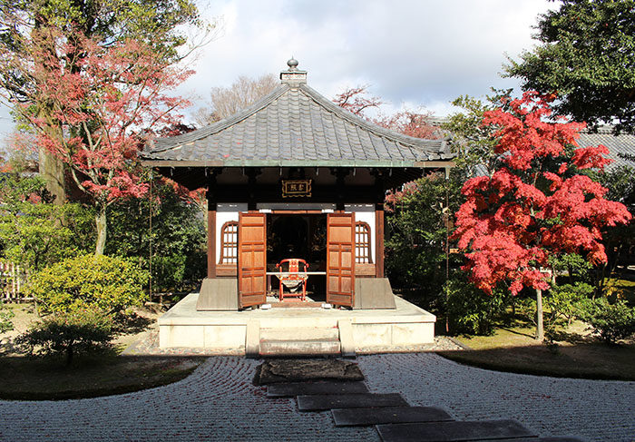 13納骨堂と紅葉2
