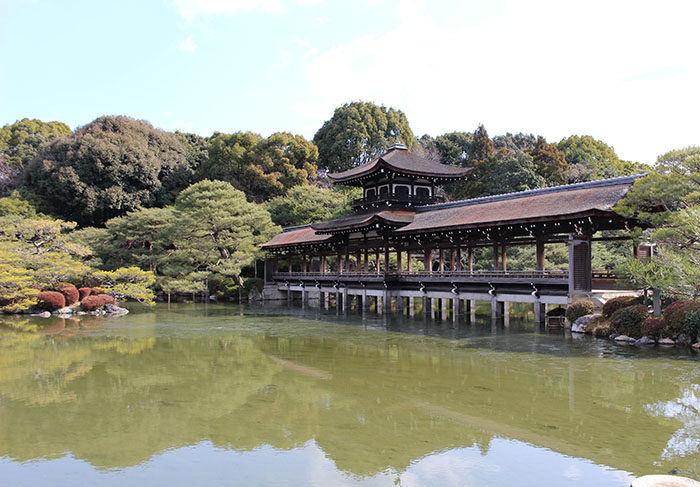 56.神苑出口近くから見た泰平閣
