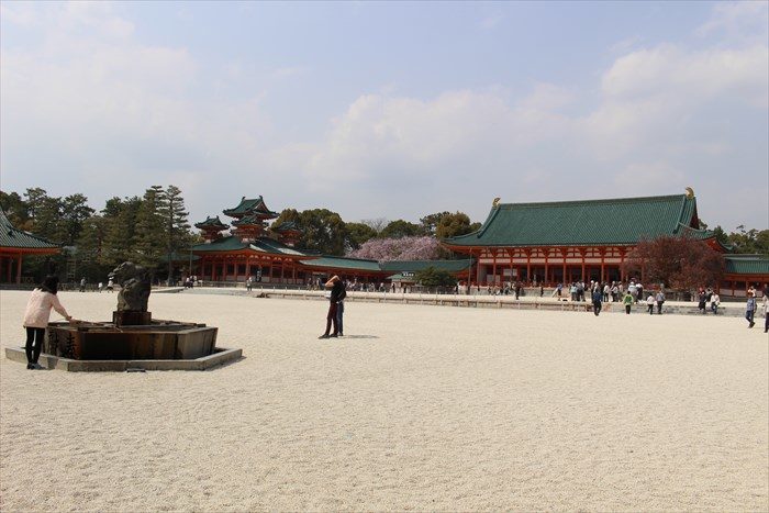 3平安神宮の境内
