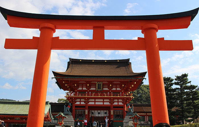 7.二の鳥居と、その向こうに楼門