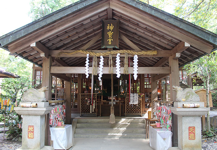 9.神宝神社　本殿